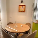 Metro Apartmán *