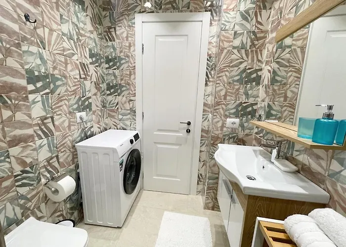 Metro Apartment *